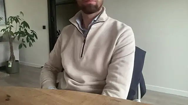 Snapshot of bullyboyy chatting on 10/15/25, 03:01 bullyboyy online show from 10/15/25, 03:01