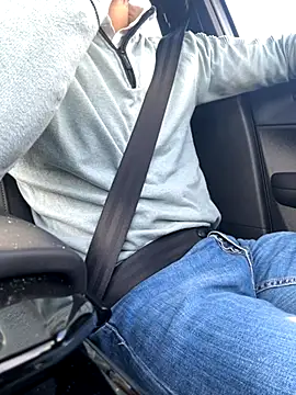 Snapshot of bullyboyy chatting on 10/28/25, 12:41 bullyboyy online show from 10/28/25, 12:41