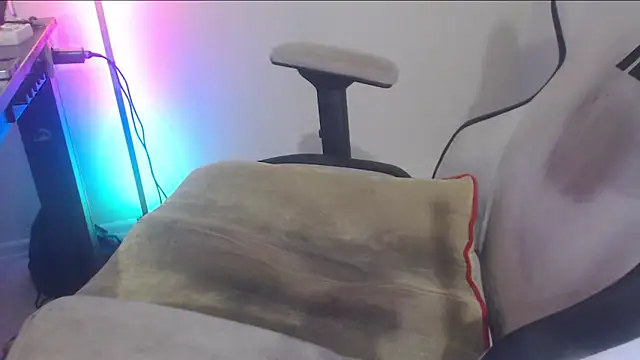 Snapshot of Burak-30 chatting on 03/08/26, 03:27 Burak-30 online show from 03/08/26, 03:27