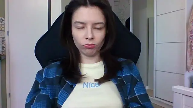 LariceSexy online show from 12/15/25, 01:04