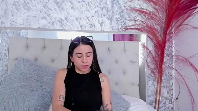 Ariana greenblat online show from 11/17/25, 03:18