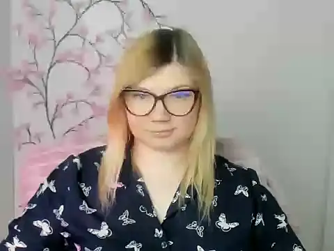 Snapshot of Lola_moree chatting on 03/26/26, 12:33 Lola moree online show from 03/26/26, 12:33