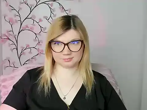 Snapshot of Lola_moree chatting on 03/30/26, 11:33 Lola moree online show from 03/30/26, 11:33
