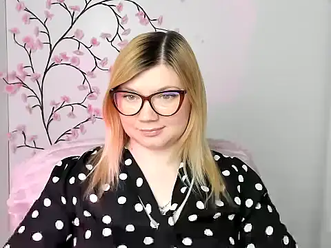 Snapshot of Lola_moree chatting on 03/31/26, 11:54 Lola moree online show from 03/31/26, 11:54