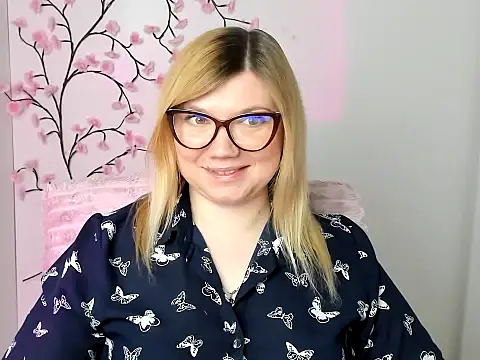 Snapshot of Lola_moree chatting on 04/01/26, 01:41 Lola moree online show from 04/01/26, 01:41