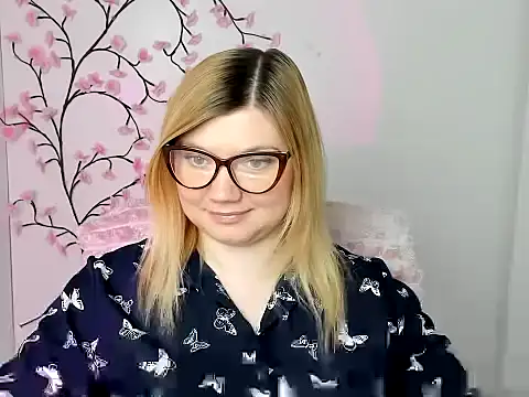Snapshot of Lola_moree chatting on 04/03/26, 11:41 Lola moree online show from 04/03/26, 11:41