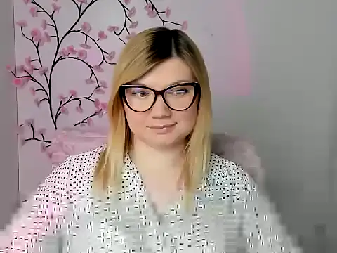 Snapshot of Lola_moree chatting on 04/10/26, 11:37 Lola moree online show from 04/10/26, 11:37