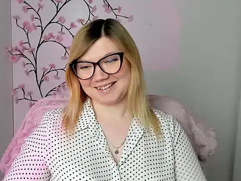 Snapshot of Lola_moree chatting on 04/14/26, 11:38 Lola moree online show from 04/14/26, 11:38