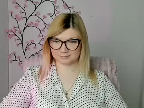 Snapshot of Lola_moree chatting on 04/23/26, 12:29 Lola moree online show from 04/23/26, 12:29