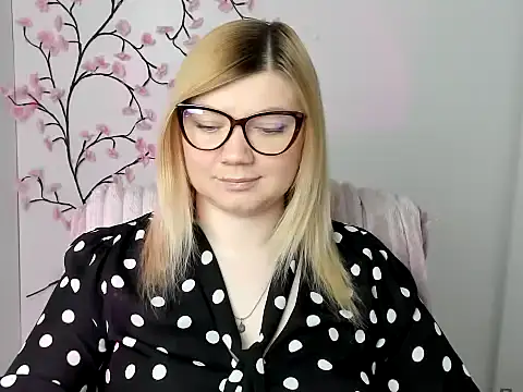 Snapshot of Lola_moree chatting on 04/26/26, 11:41 Lola moree online show from 04/26/26, 11:41