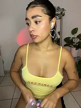 meli ortiz  online show from 11/26/25, 03:57