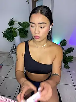 meli ortiz  online show from 04/29/26, 02:21