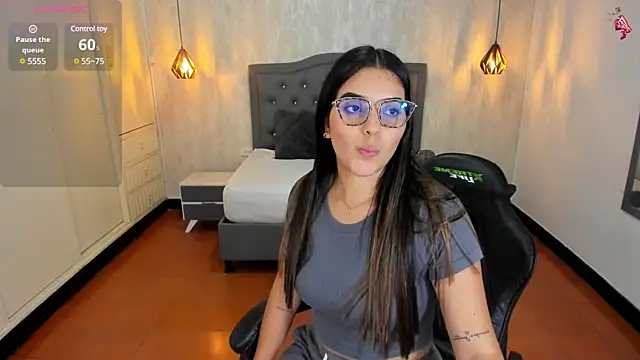 Snapshot of Hadley_ chatting on 02/25/25, 03:31 Hadley online show from 02/25/25, 03:31