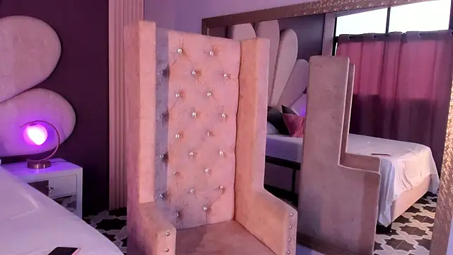 Snapshot of CandyLuxury__ chatting on 02/18/25, 07:41 CandyLuxury online show from 02/18/25, 07:41