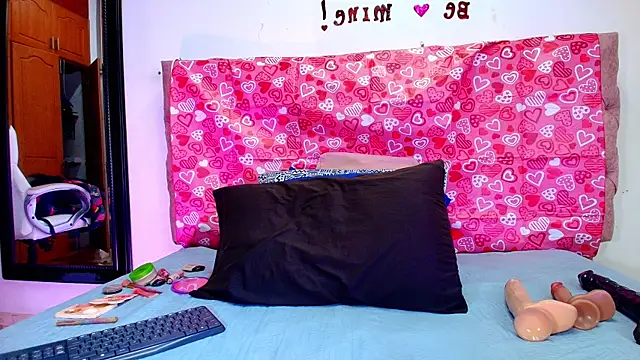Snapshot of sharlott_miller chatting on 02/10/25, 11:57 sharlott miller online show from 02/10/25, 11:57