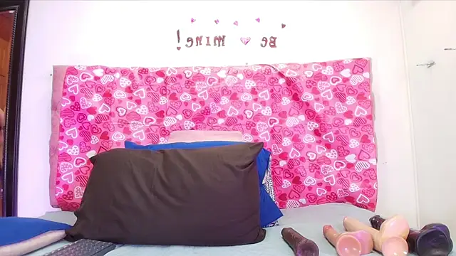 Snapshot of sharlott_miller chatting on 02/11/25, 11:54 sharlott miller online show from 02/11/25, 11:54