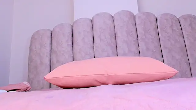 Snapshot of sharlott_miller chatting on 01/09/26, 12:08 sharlott miller online show from 01/09/26, 12:08