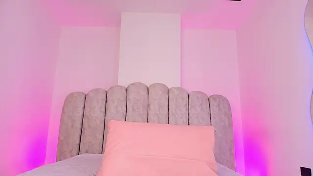 Snapshot of sharlott_miller chatting on 02/20/26, 03:03 sharlott miller online show from 02/20/26, 03:03