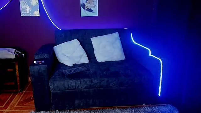 Snapshot of SOPHI_WOLFF chatting on 03/07/25, 01:42 SOPHI WOLFF online show from 03/07/25, 01:42