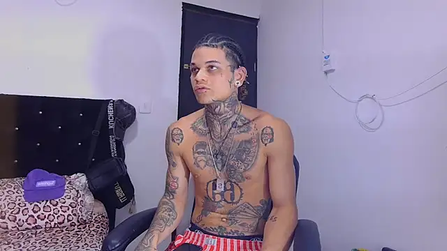 hot man05 online show from 10/28/25, 09:28