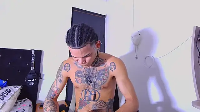 Snapshot of hot_man05 chatting on 01/06/26, 09:18 hot man05 online show from 01/06/26, 09:18