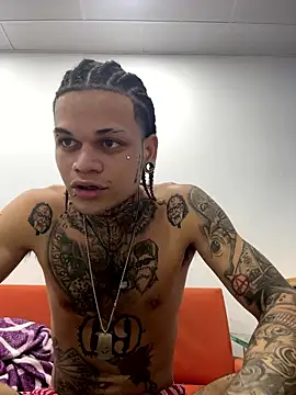 Snapshot of hot_man05 chatting on 01/10/26, 12:12 hot man05 online show from 01/10/26, 12:12