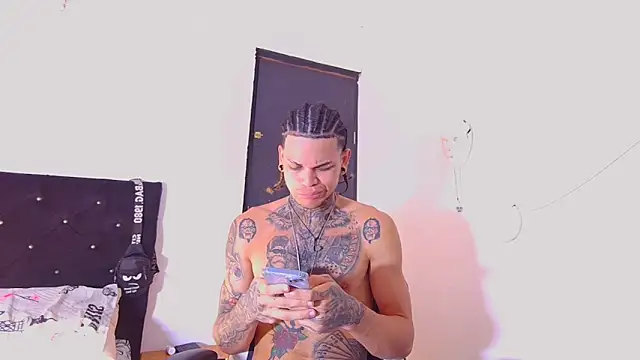 Snapshot of hot_man05 chatting on 01/10/26, 07:59 hot man05 online show from 01/10/26, 07:59