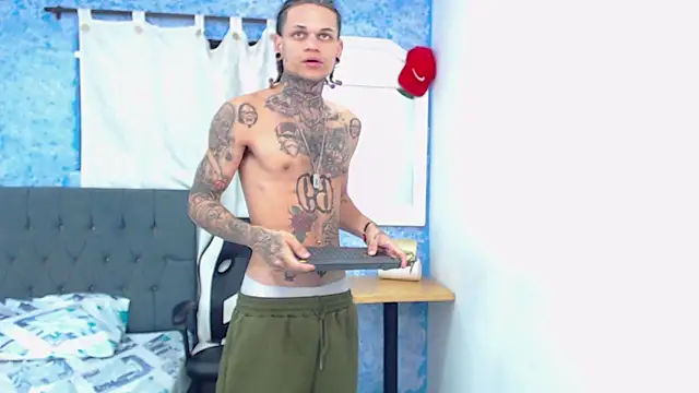 Snapshot of hot_man05 chatting on 02/07/26, 01:31 hot man05 online show from 02/07/26, 01:31