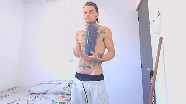 Snapshot of hot_man05 chatting on 02/10/26, 06:23 hot man05 online show from 02/10/26, 06:23