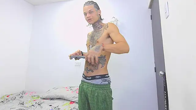 Snapshot of hot_man05 chatting on 02/12/26, 11:11 hot man05 online show from 02/12/26, 11:11