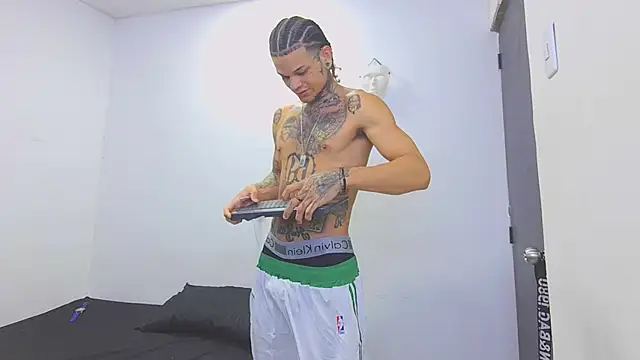 Snapshot of hot_man05 chatting on 02/26/26, 11:59 hot man05 online show from 02/26/26, 11:59