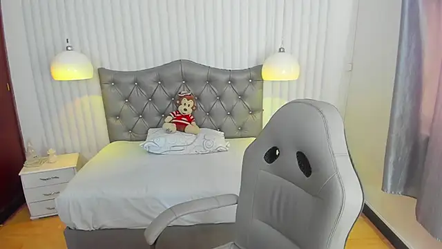 Snapshot of mia_vanucci1 chatting on 09/30/25, 07:30 mia vanucci1 online show from 09/30/25, 07:30