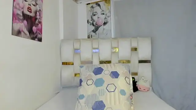 Snapshot of beautiful_doll088 chatting on 01/15/26, 01:54 beautiful doll088 online show from 01/15/26, 01:54