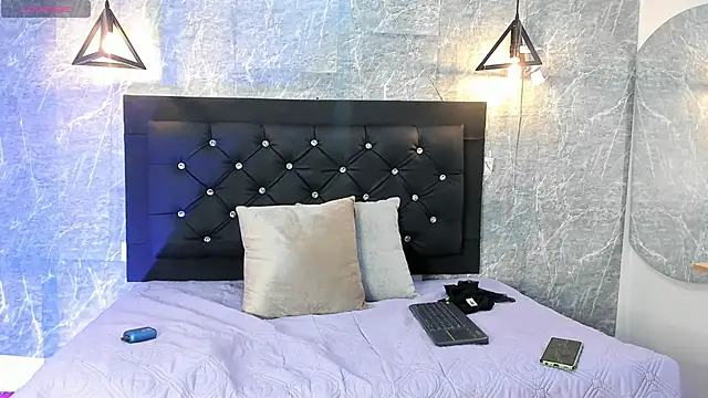 Snapshot of emberhodson chatting on 09/18/25, 11:34 emberhodson online show from 09/18/25, 11:34