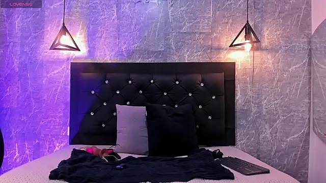 Snapshot of emberhodson chatting on 10/06/25, 01:08 emberhodson online show from 10/06/25, 01:08