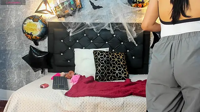 Snapshot of emberhodson chatting on 10/29/25, 10:28 emberhodson online show from 10/29/25, 10:28