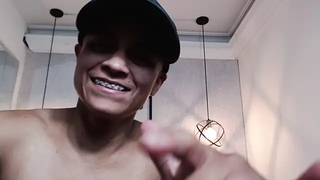 Liiamthompson online show from 03/07/25, 09:06