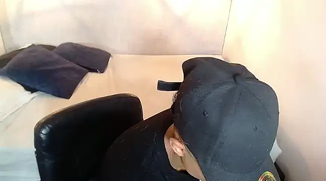 Liiamthompson online show from 03/08/25, 11:37