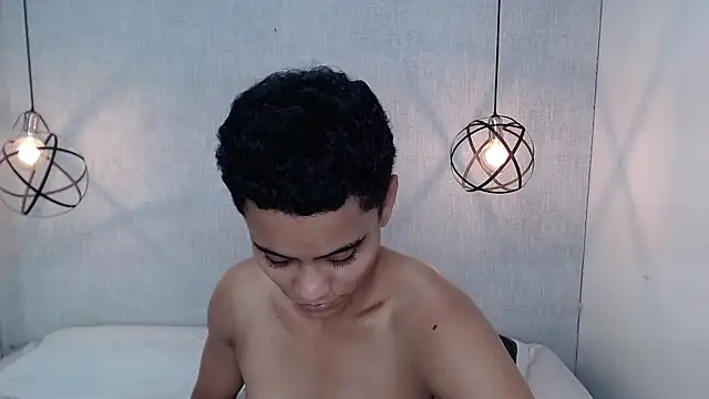 Liiamthompson online show from 03/18/25, 06:26