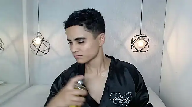 Liiamthompson online show from 03/19/25, 05:39