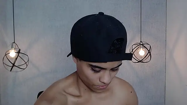 Liiamthompson online show from 03/20/25, 05:58