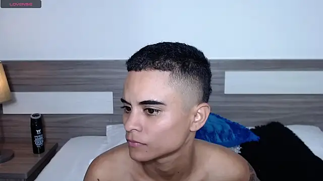 Liiamthompson online show from 11/10/25, 11:09