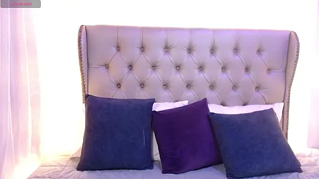 Liiamthompson online show from 06/21/26, 07:05