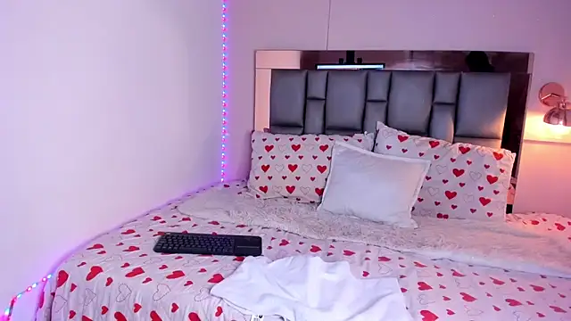 SofiArias online show from 09/11/25, 02:17