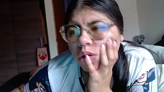 Snapshot of viccky_vick chatting on 01/06/26, 04:32 viccky vick online show from 01/06/26, 04:32