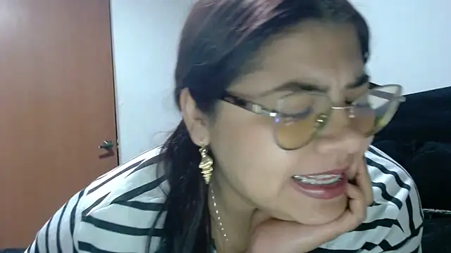 Snapshot of viccky_vick chatting on 02/14/26, 02:08 viccky vick online show from 02/14/26, 02:08