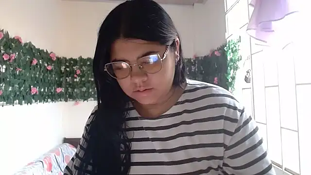 Snapshot of viccky_vick chatting on 04/02/26, 01:42 viccky vick online show from 04/02/26, 01:42