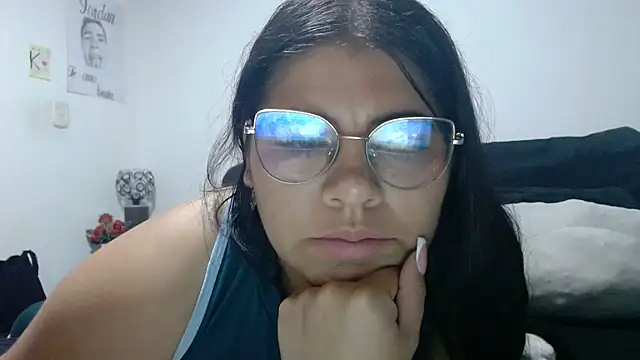 Snapshot of viccky_vick chatting on 06/15/26, 01:52 viccky vick online show from 06/15/26, 01:52