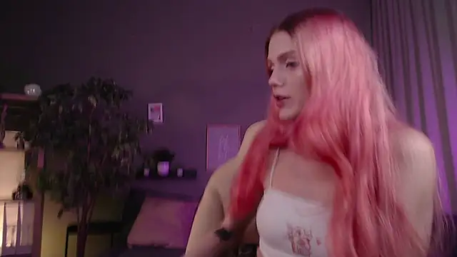 Snapshot of Gretchen_Mol chatting on 11/05/25, 07:41 Gretchen Mol online show from 11/05/25, 07:41