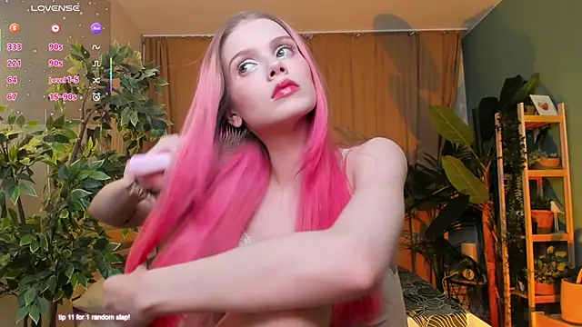 Snapshot of Gretchen_Mol chatting on 12/16/25, 07:46 Gretchen Mol online show from 12/16/25, 07:46